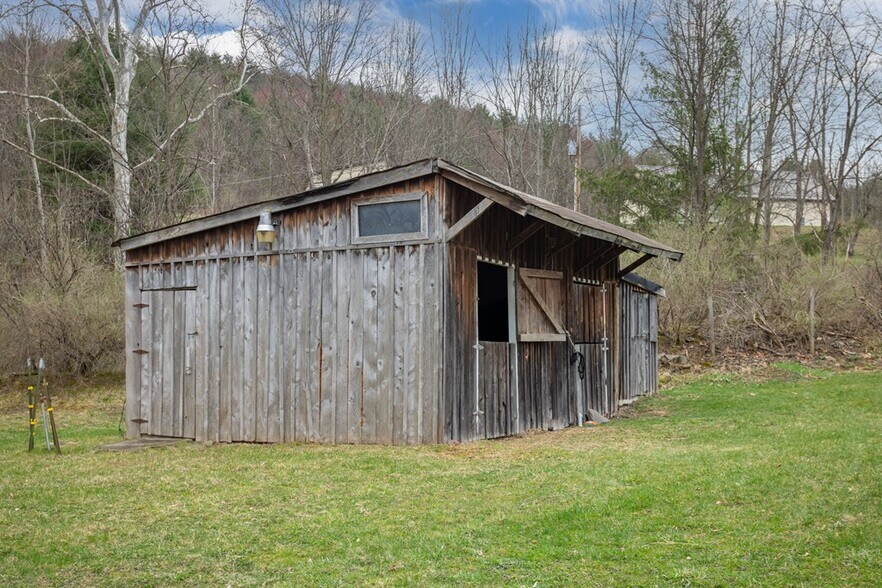 More Photos Of 211 Hanks Rd, Troy Hospitality For Sale