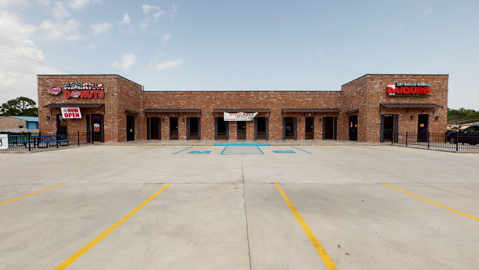 More Photos Of 5111 Common St, Lake Charles General Retail For Lease