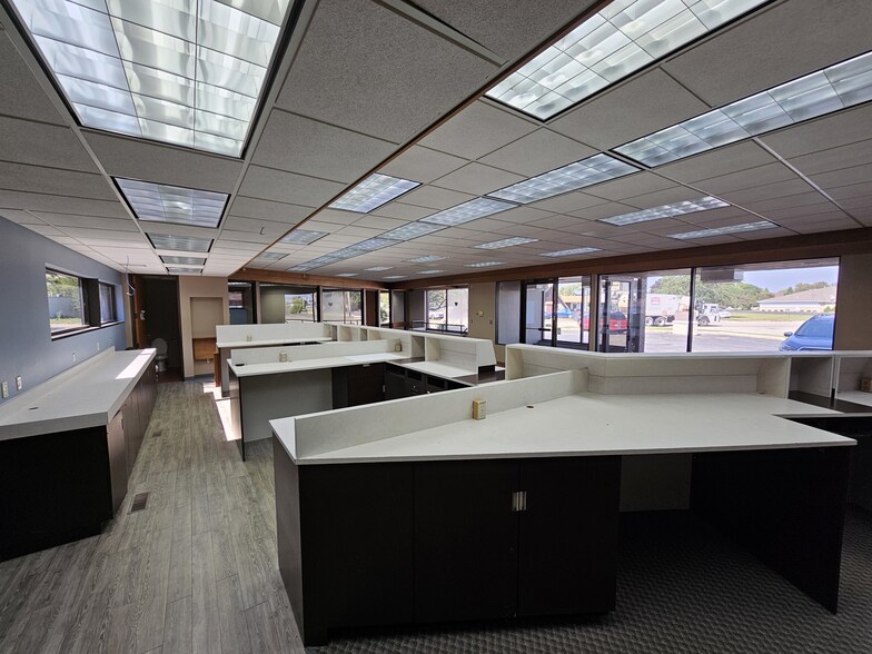 More Photos Of 1093 Appleton Rd, Menasha Office For Lease