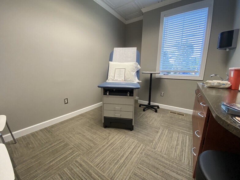 More Photos Of 209-211 Walnut Blvd, Rochester Medical For Lease