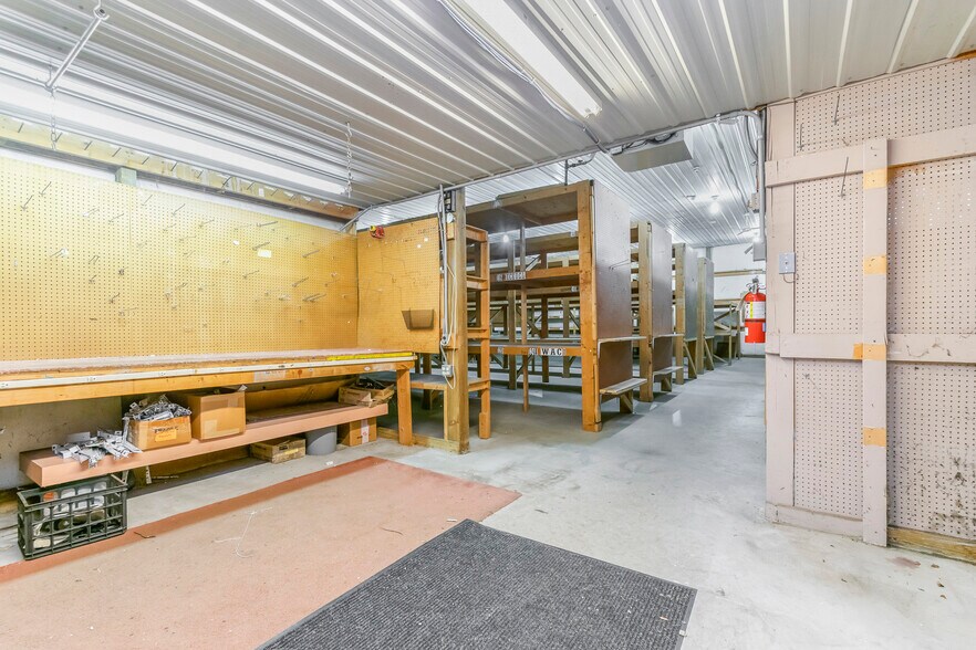 More Photos Of 1628 N Ironwood Dr, South Bend Freestanding For Lease