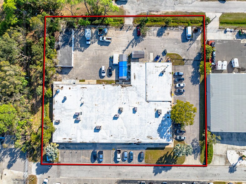 More Photos Of 2192-2198 Princeton St, Sarasota Manufacturing For Sale