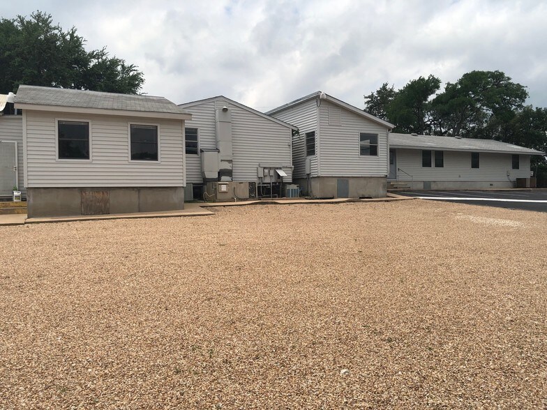 More Photos Of 1500 Stassney Ln, Austin Light Manufacturing For Lease