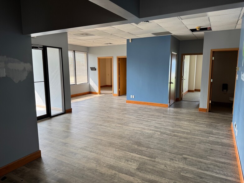 More Photos Of 6444 S 6th St, Springfield Research And Development For Sale