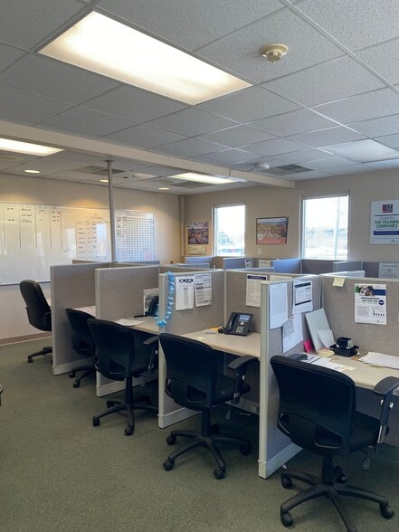 More Photos Of 2901 Breezewood Ave, Fayetteville Office For Lease