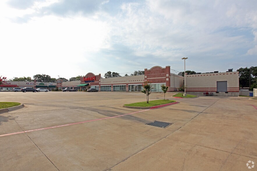 More Photos Of 3620 W Pioneer Dr, Irving Unknown For Lease