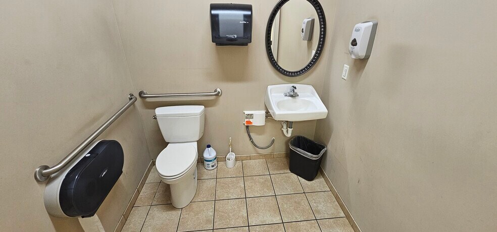 More Photos Of 1520 Pennsyvania Ave, McDonough Unknown For Lease