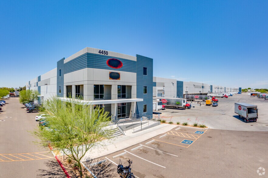 More Photos Of 4450 N 45th Ave, Phoenix Distribution For Lease