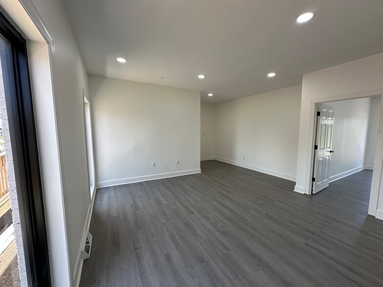 More Photos Of 1719 Ashley Cir, Bowling Green Office Residential For Lease
