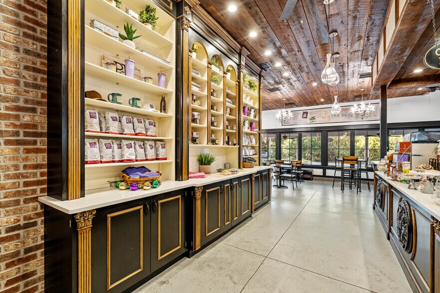 More Photos Of 8026 E Main St, Ridgeland General Retail For Sale