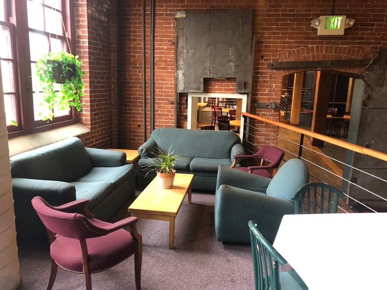 More Photos Of 535 Canal St, Reading Flex For Sale