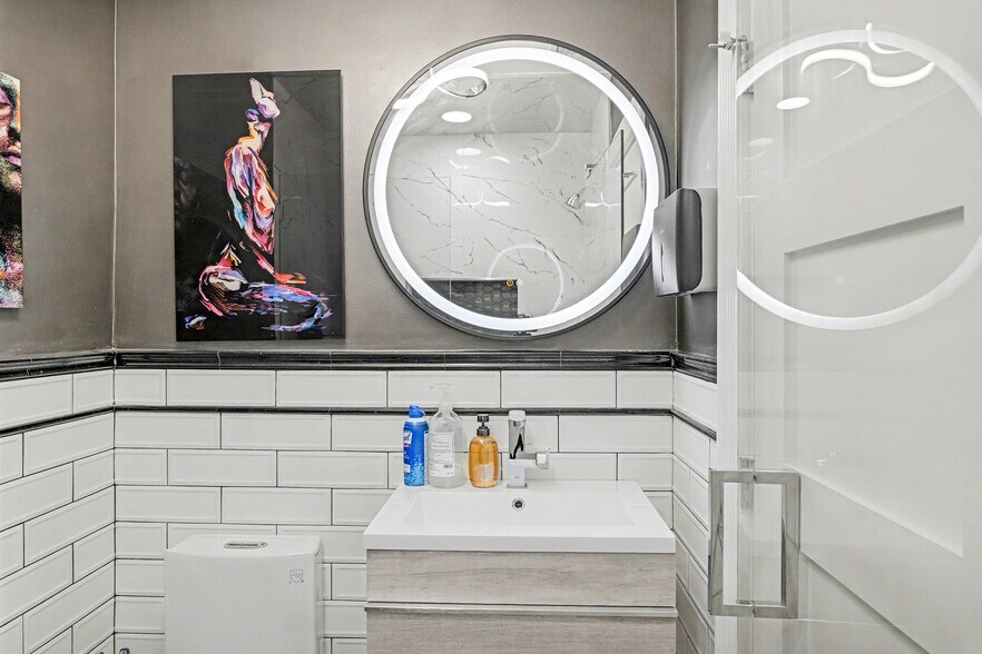 More Photos Of 1701-1709 Rogero Rd, Jacksonville Office Residential For Sale