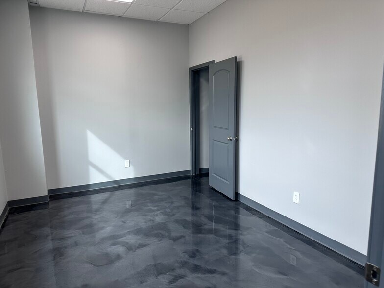 More Photos Of 2243 Commerce Pky, La Grange Auto Repair For Sale