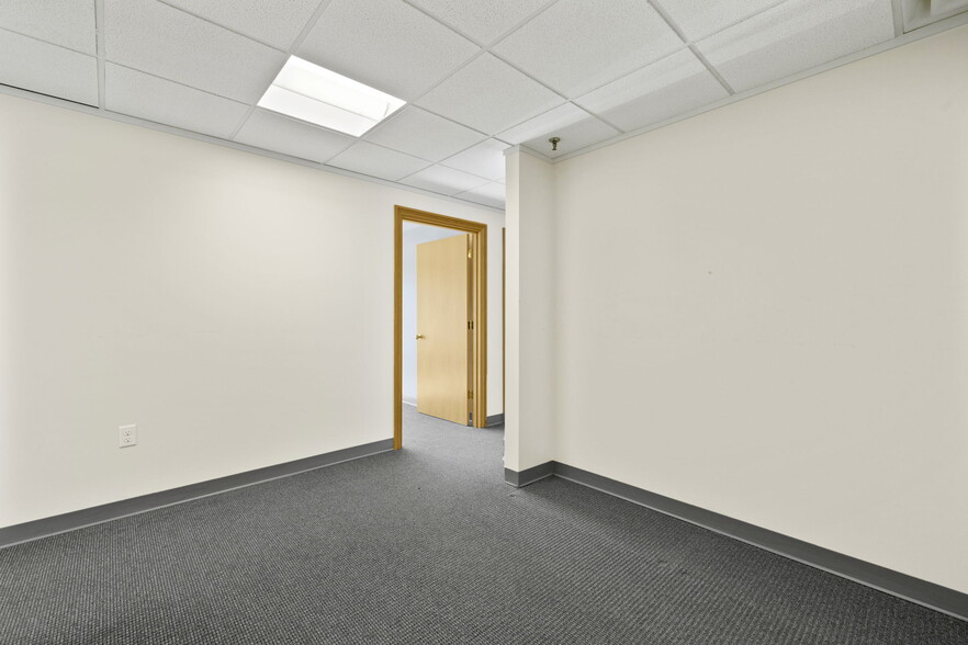 More Photos Of 264 N Broadway, Salem Freestanding For Sale