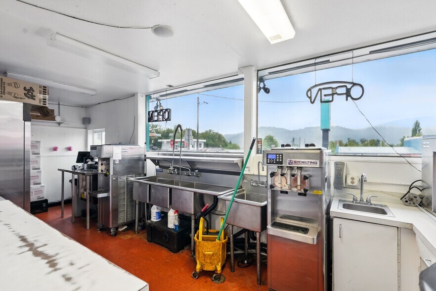 More Photos Of 213 W College Ave, Saint Maries Restaurant For Sale