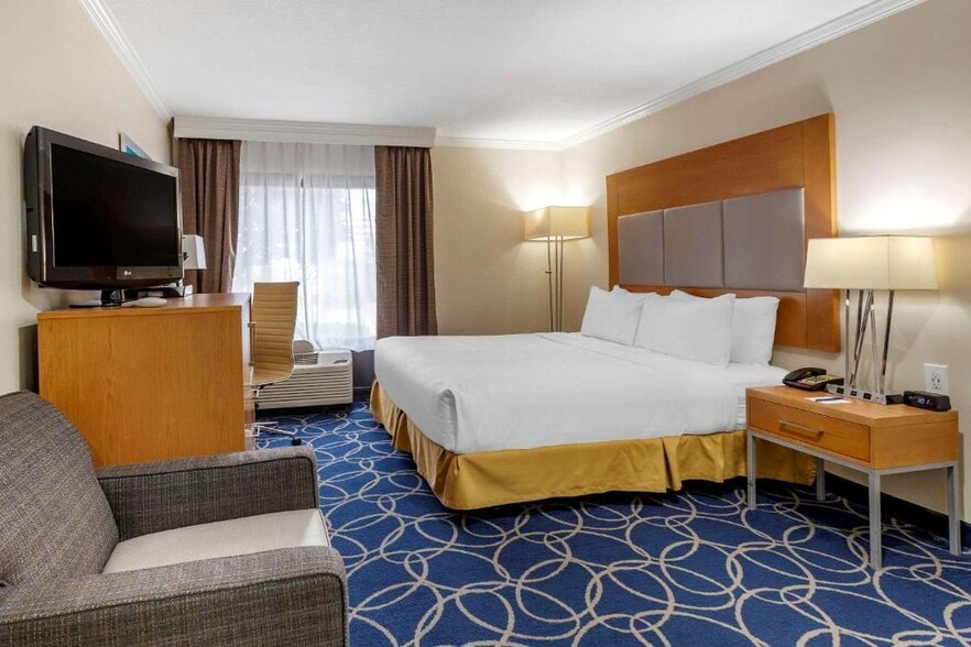 More Photos Of 12323 Katy Fwy, Houston Hotel For Sale