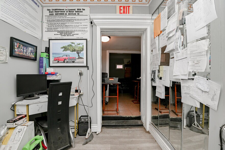 More Photos Of 385 New Park Ave, Hartford Auto Repair For Sale