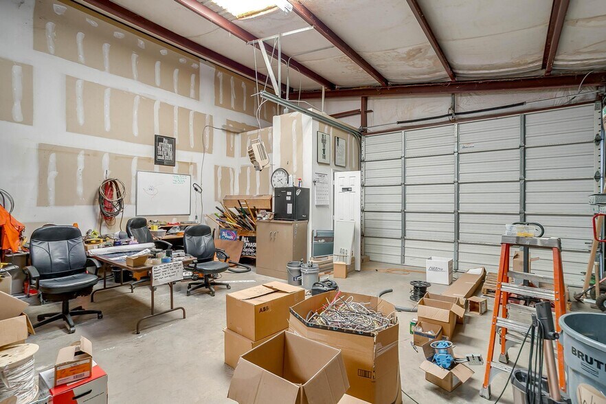 More Photos Of 110 Gotcher Ave, Lake Dallas Warehouse For Sale