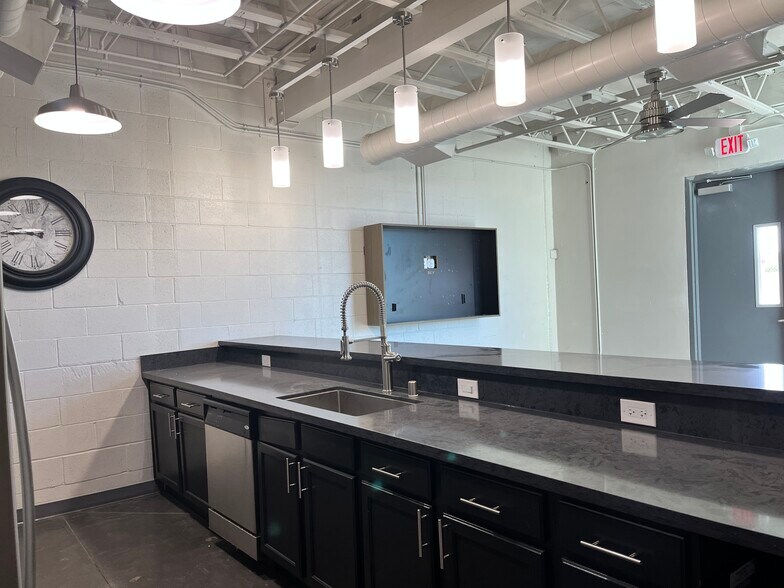 More Photos Of 4071 Silvestri Ln, Las Vegas Showroom For Sale
