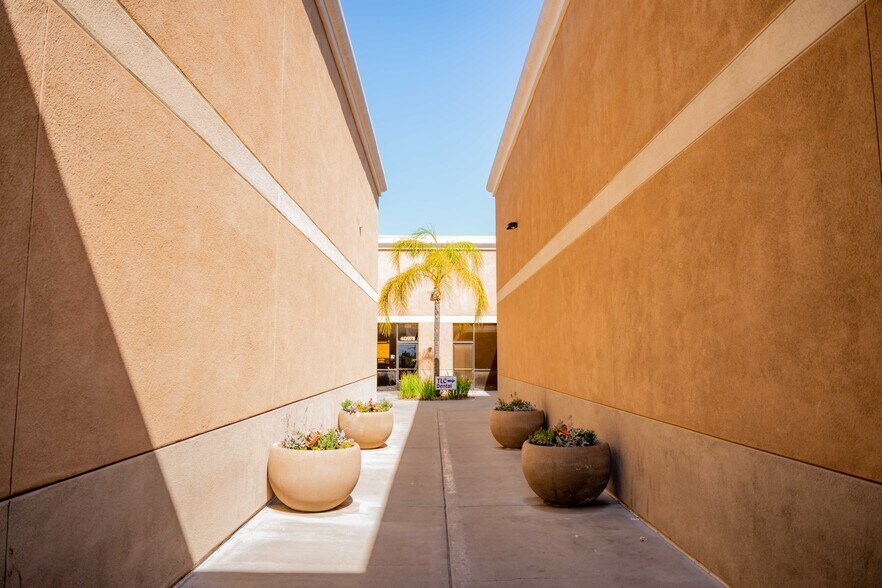 More Photos Of 40930-41090 California Oaks Rd, Murrieta Unknown For Lease