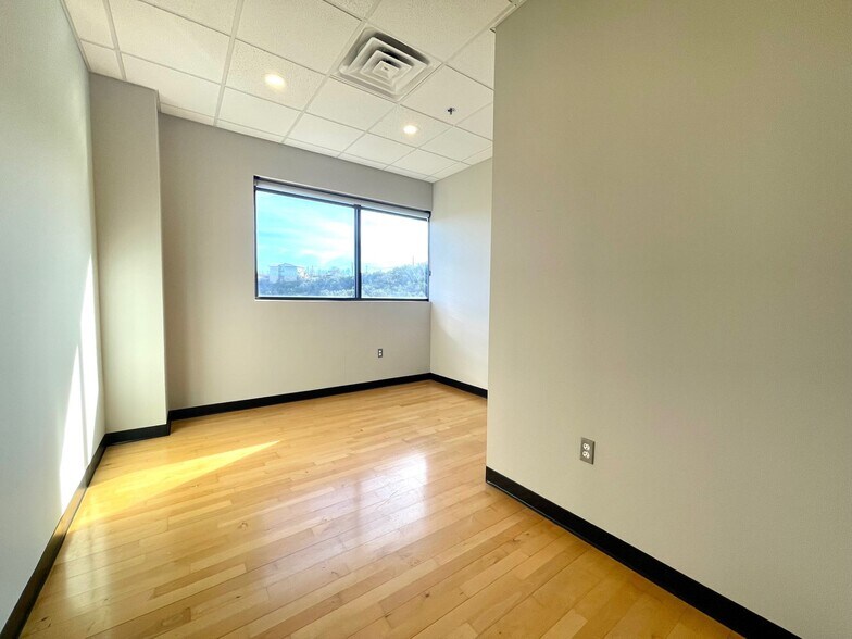 More Photos Of 2951 Ranch Road 620 S, Lakeway Office For Lease