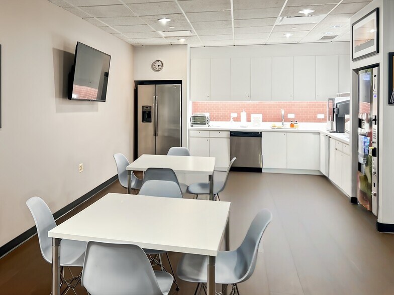 More Photos Of 5 Revere Dr, Northbrook Coworking Space