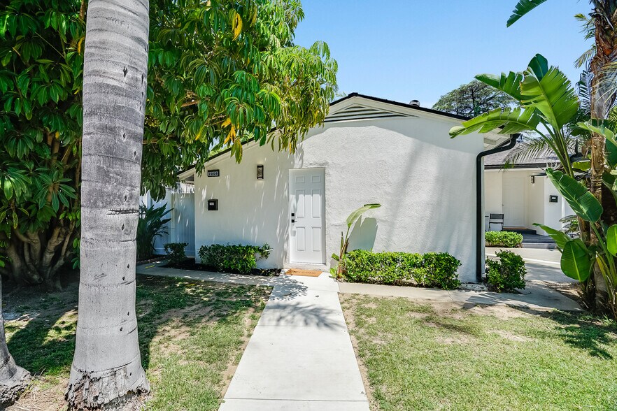 More Photos Of 7008 Encino Ave, Van Nuys Apartments For Sale
