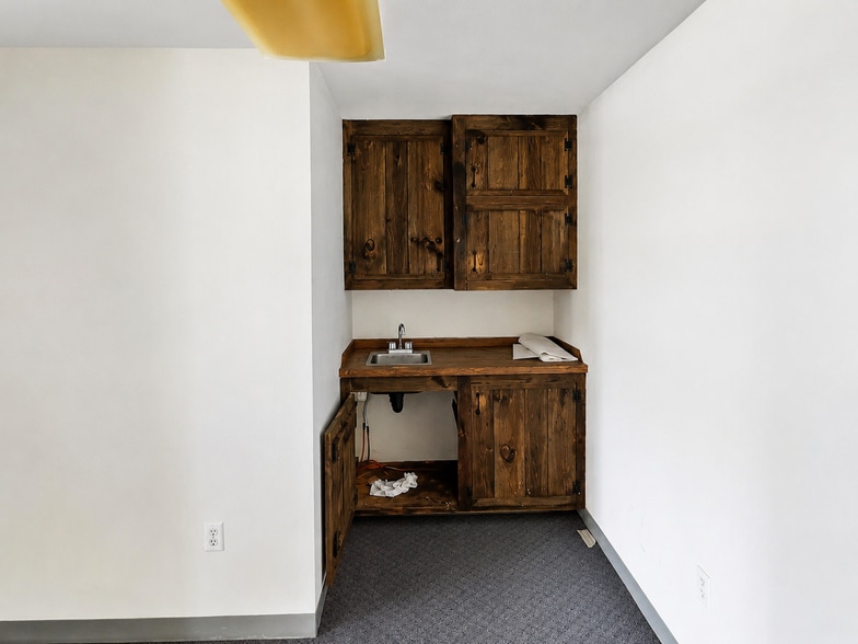 More Photos Of 880 Boston Post Rd, Old Saybrook Storefront Retail Office For Sale