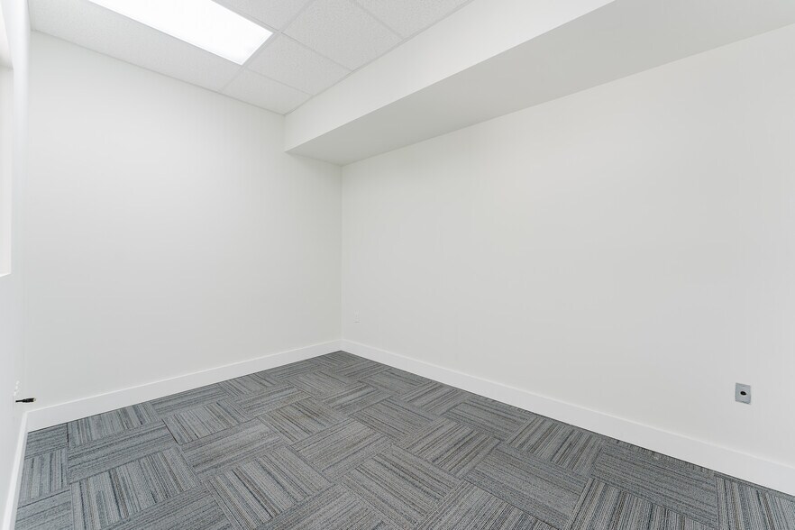 More Photos Of 1817-1847 NE 25th St, Lighthouse Point Unknown For Lease