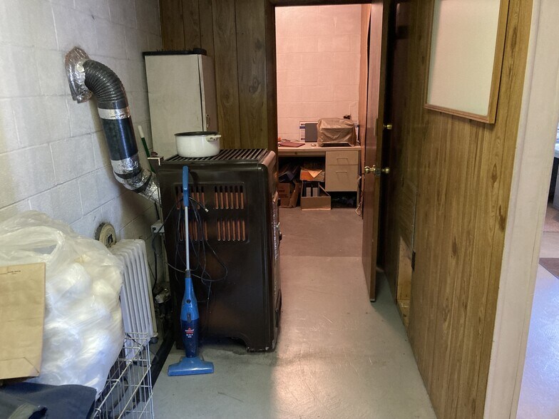 More Photos Of 1619 9th St Se, Roanoke Auto Repair For Lease