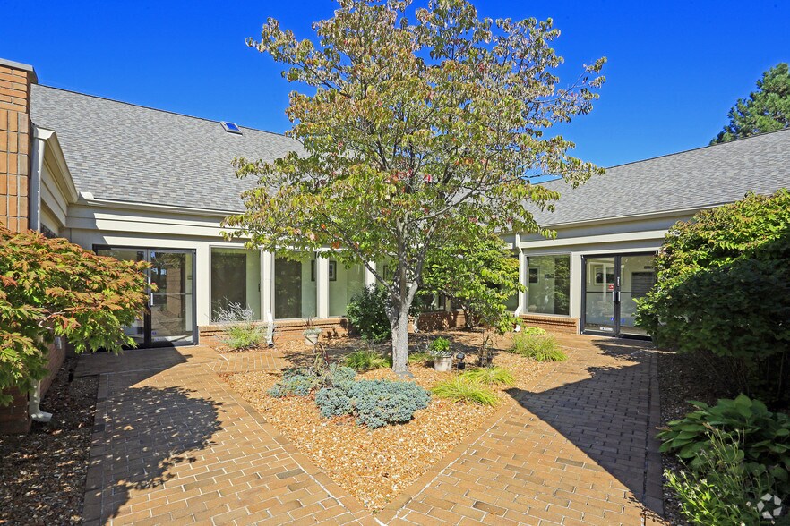 Primary Photo Of 33900 W 8 Mile Rd, Farmington Medical For Lease