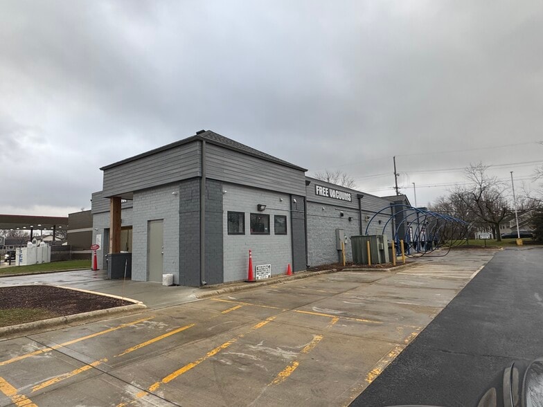 More Photos Of 4 N Barrington Rd, Streamwood Carwash For Sale