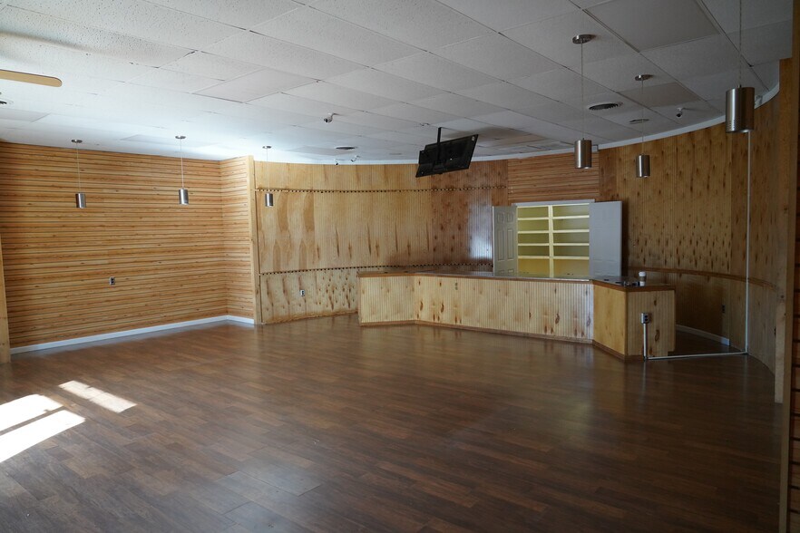 More Photos Of 118 W Roosevelt Dr, Anderson Office For Lease
