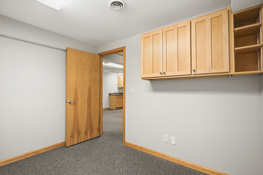 More Photos Of 1700 18th St, Charleston Office For Sale