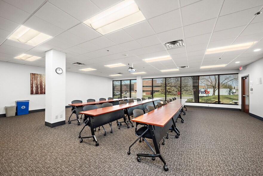 More Photos Of 7100 Northland Cir N, Brooklyn Park Office For Lease
