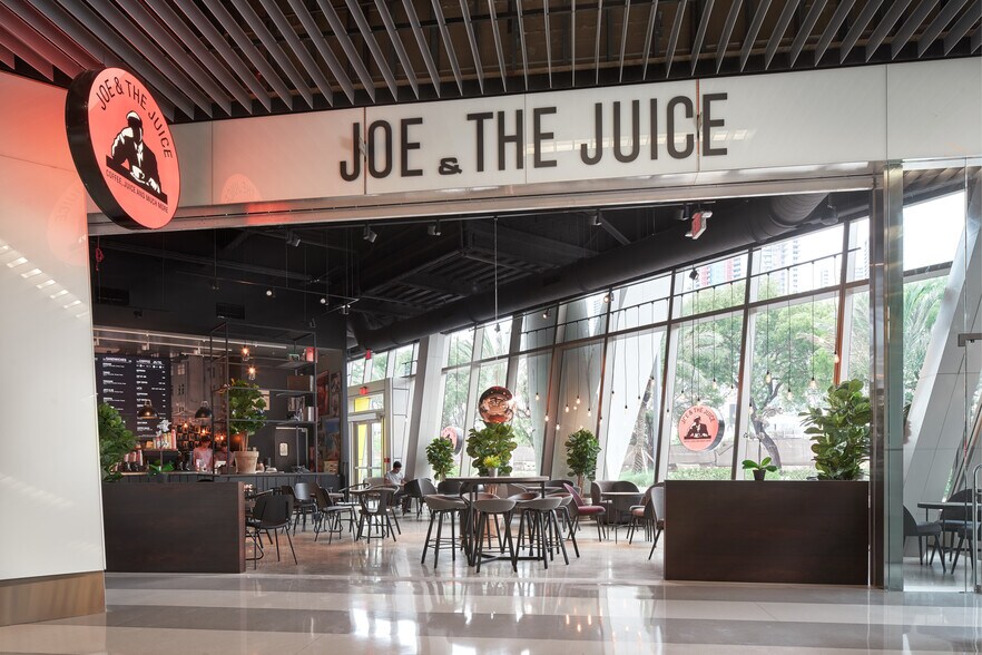 More Photos Of 200-600 NW 1st St, Miami Storefront For Lease