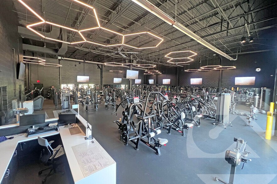 More Photos Of 3200 Cross Creek Pky, Auburn Hills Research And Development For Sale