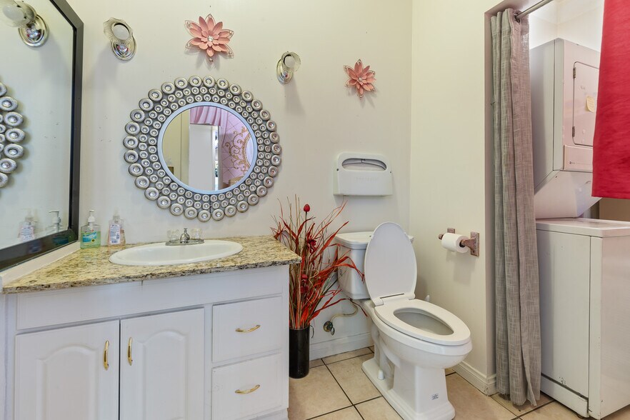 More Photos Of 4100-4102 W Magnolia Blvd, Burbank Storefront For Sale