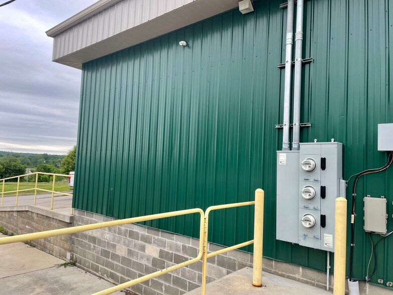 More Photos Of 1123 Lee Ave, Farrell Warehouse For Sale