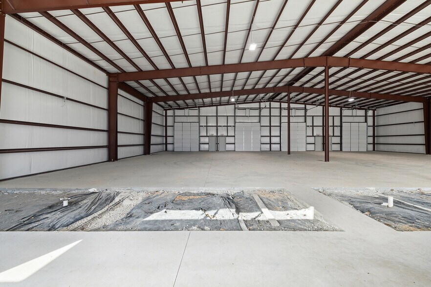 More Photos Of 202 W 1st St, Taylor Flex For Lease