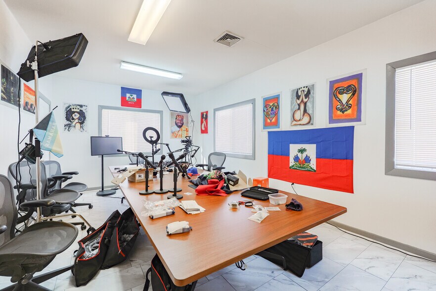 More Photos Of 310-312 Wilbur Ave, Swansea Office For Sale