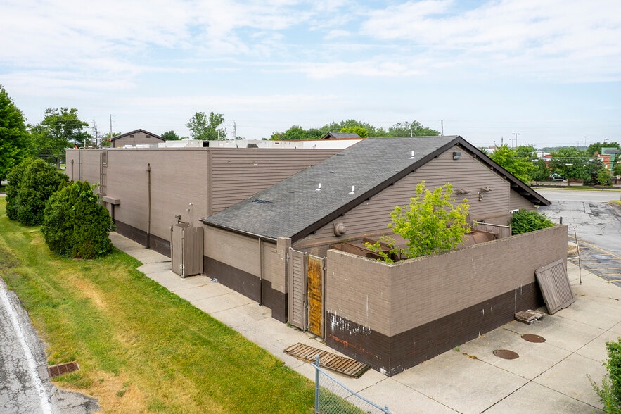 More Photos Of 1519 W River Rd N, Elyria Freestanding For Sale