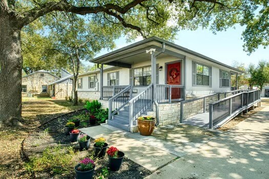 More Photos Of 403 W Anderson Ave, Round Rock Loft Creative Space For Sale