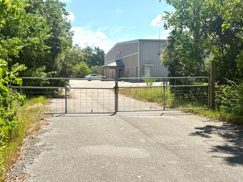 More Photos Of 12760 Lorraine Rd, Biloxi General Retail For Lease