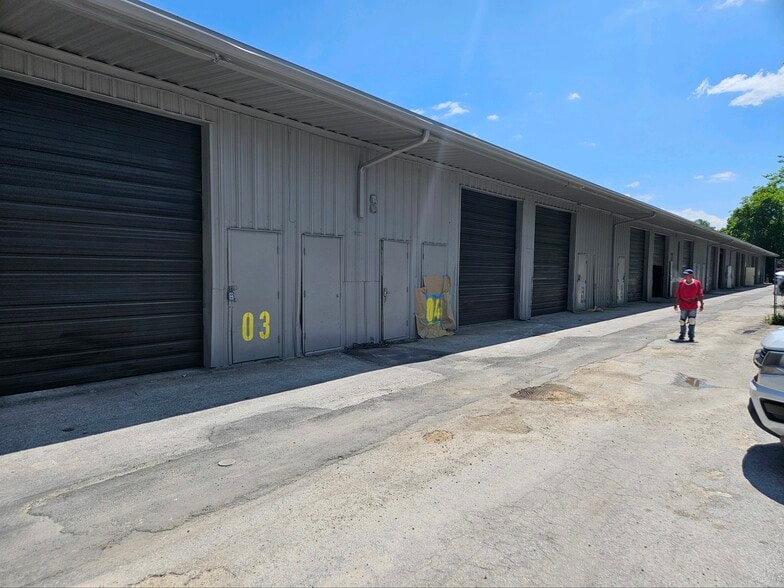 More Photos Of 3033 NE 19th Dr, Gainesville Warehouse For Lease