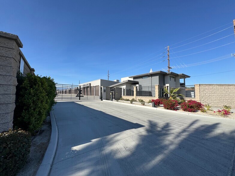More Photos Of 49751 Oates Ln, Coachella Parking Garage For Sale