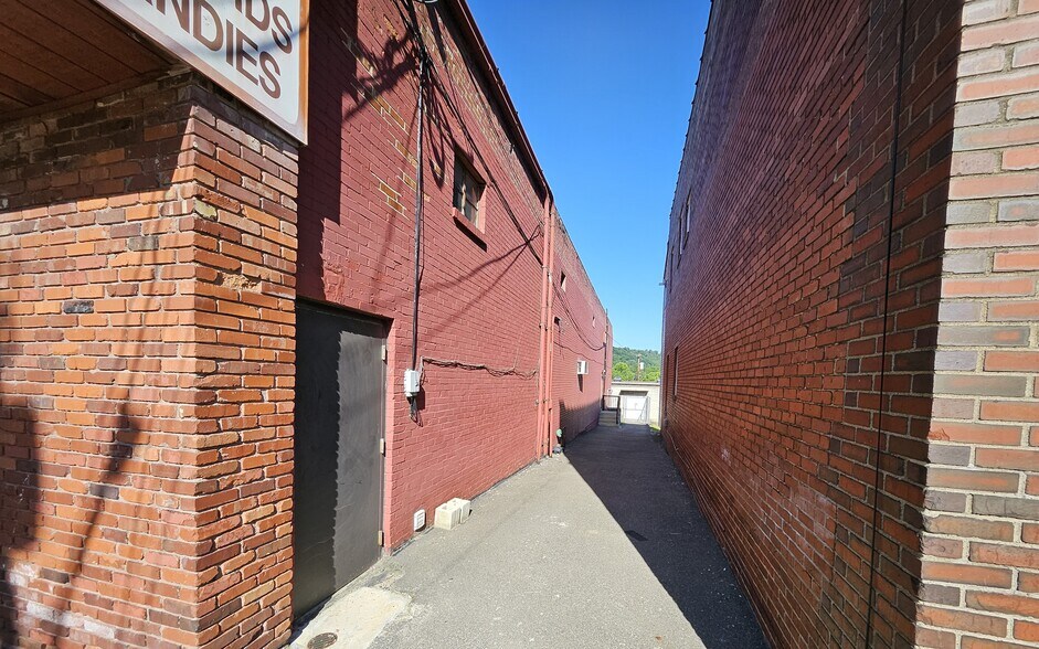 More Photos Of 509 Cavitt Ave, Trafford Freestanding For Lease