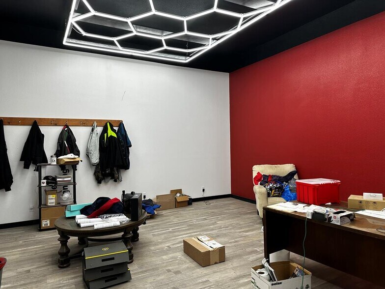 More Photos Of 301 S Betty Ave, Monahans Flex For Sale