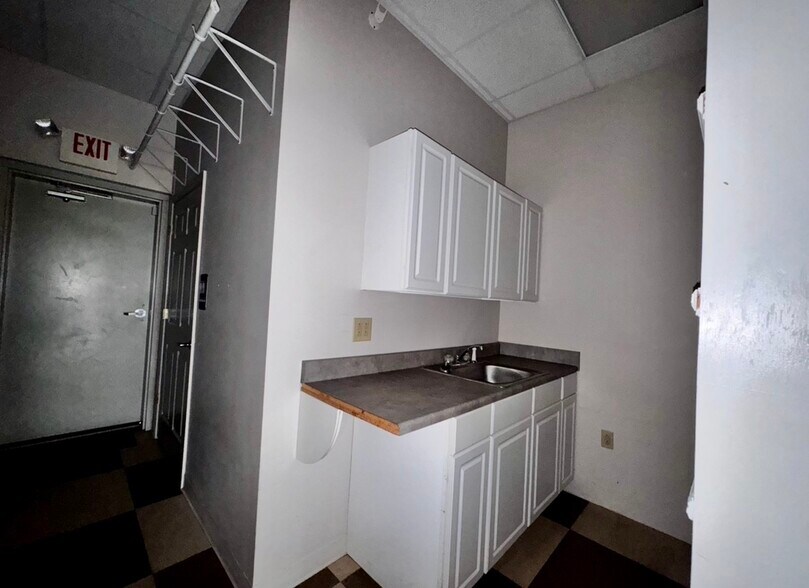 More Photos Of 727 W Cumberland Gap Pky, Corbin Restaurant For Lease