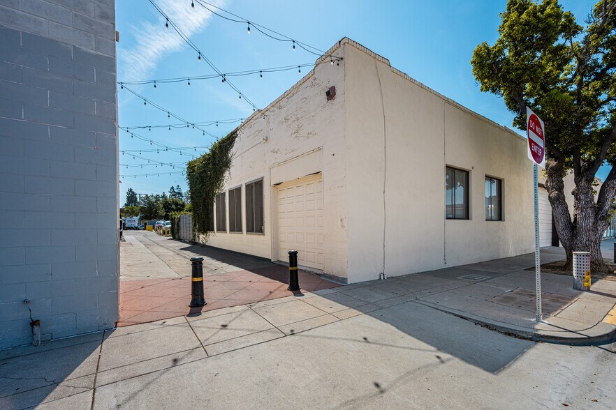 More Photos Of 335 W Chapman Ave, Orange Storefront For Lease